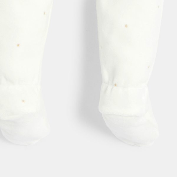 بيجاما مخملية للطفلة الرضيعة عليها رسم ظبي أبيض لامع